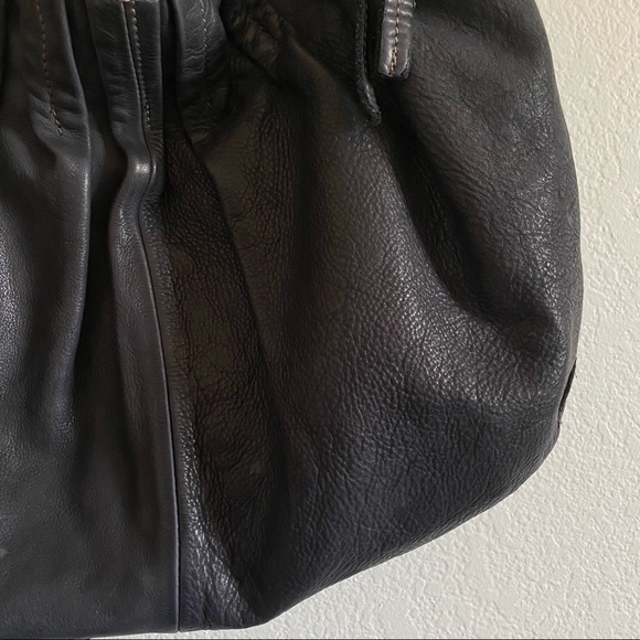 Caterina Lucchi genuine leather blue tone cross body/ shoulder bag - Picture 9 of 15